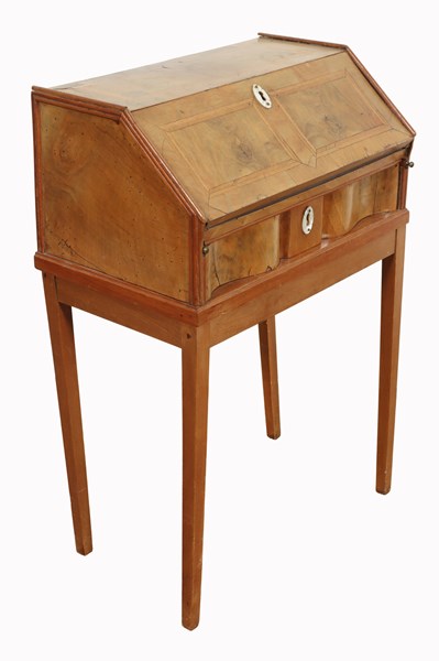 Lot 113 - DOLL'S BUREAU