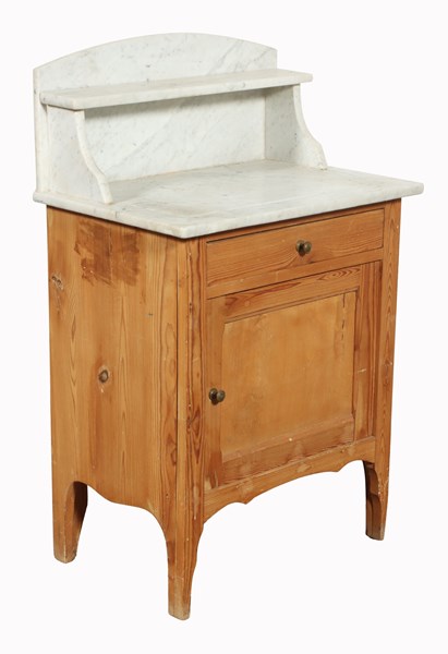 Lot 44 - WASHSTAND