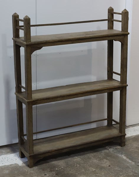Lot 302 - SHELF