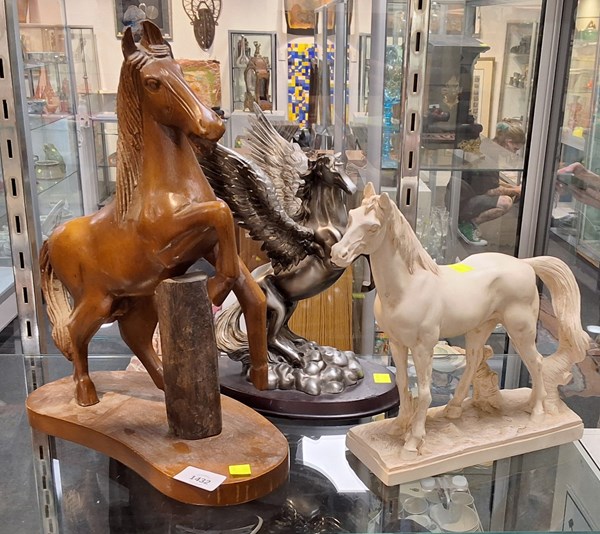 Lot 1470 - HORSE DECOR