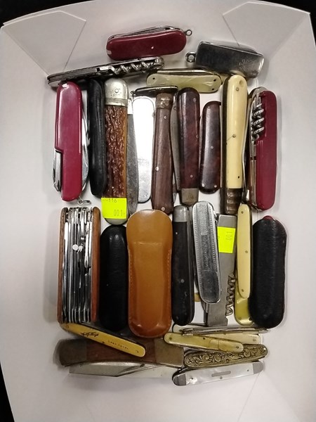 Lot 1252 - VINTAGE POCKET KNIVES