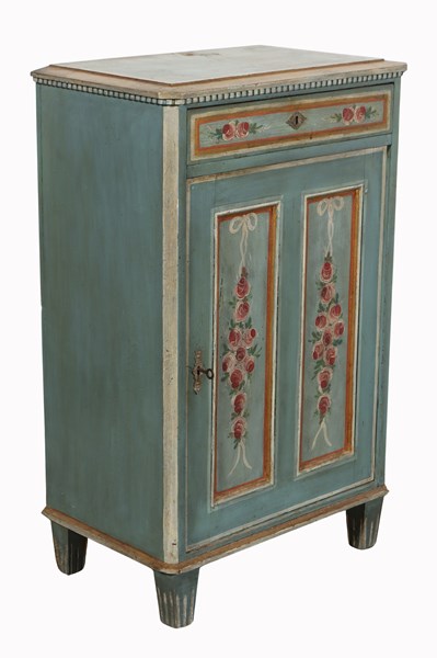 Lot 25 - FOLK CABINET