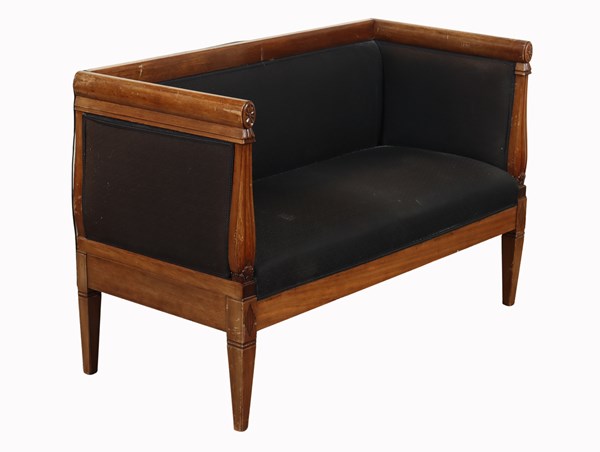 Lot 95 - BOX SETTEE