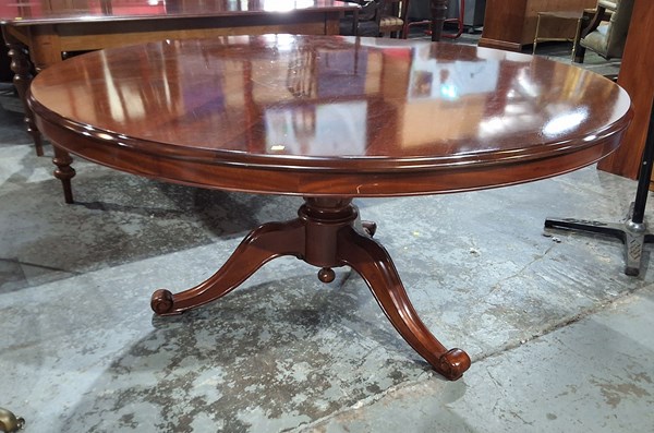 Lot 315 - DINING TABLE