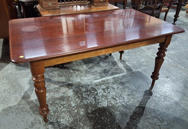 Lot 212 - DINING TABLE
