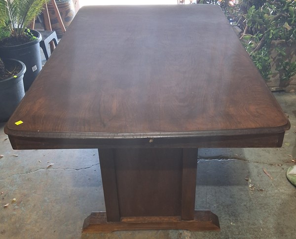 Lot 305 - DINING TABLE