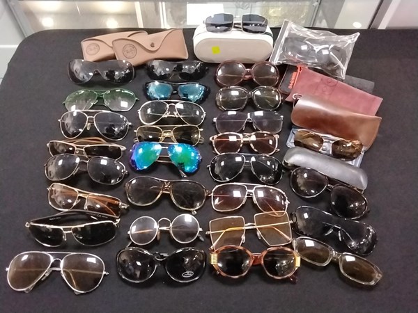 Lot 1384 - SUNGLASSES