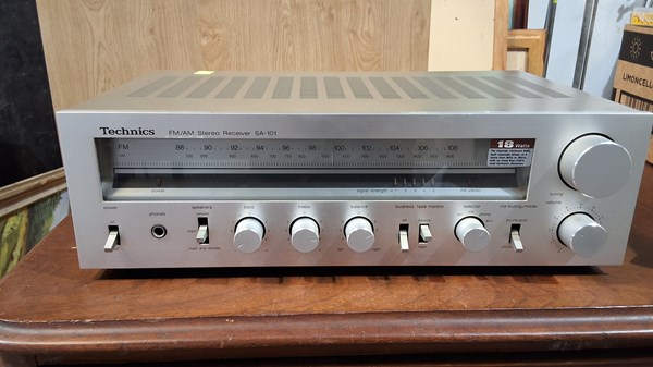 Lot 313 - STEREO RECEIVER