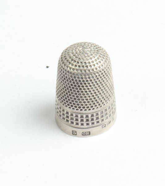 Lot 1102 - SILVER THIMBLE