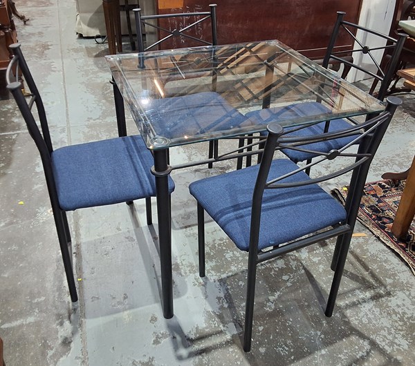 Lot 476 - BREAKFAST SUITE