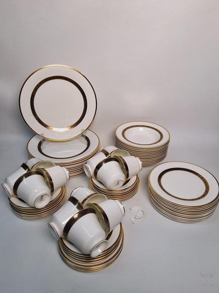 Lot 1295 - DINNER SERVICE