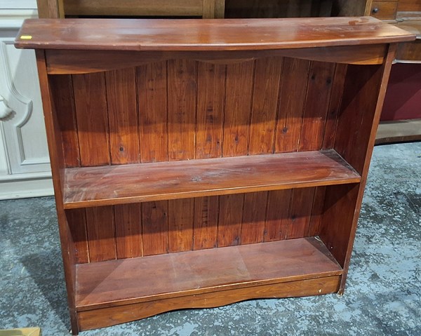 Lot 473 - BOOKSHELF