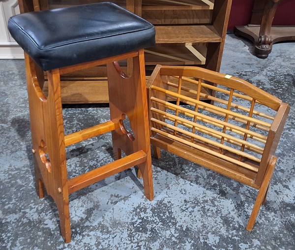 Lot 225 - RETRO DECOR