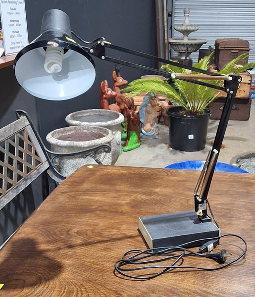 Lot 23 - DESK LAMP