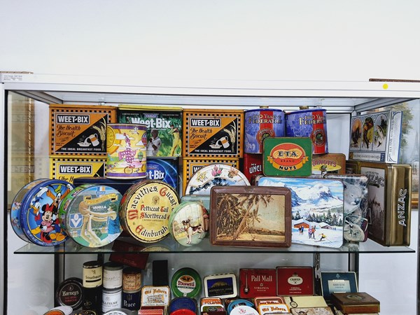 Lot 1492 - VINTAGE TINS