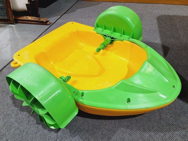 Lot 329 - PADDLE BOAT