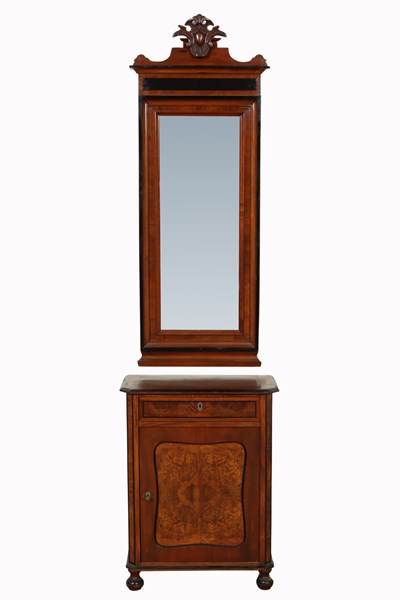Lot 152 - CONSOLE & MIRROR