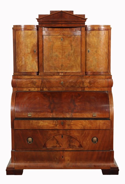 Lot 34 - MAHOGANY SECRETAIRE