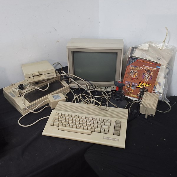 Lot 1569 - COMMODORE 64