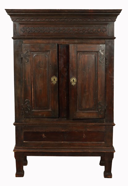 Lot 22 - KAS WARDROBE