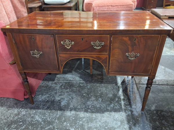 Lot 275 - DESK