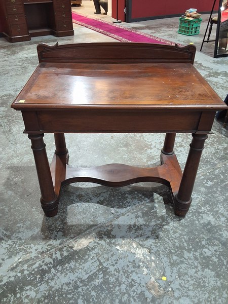 Lot 284 - SIDE TABLE