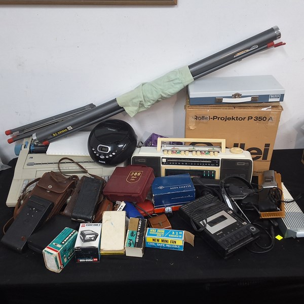 Lot 1571 - RETRO TECH