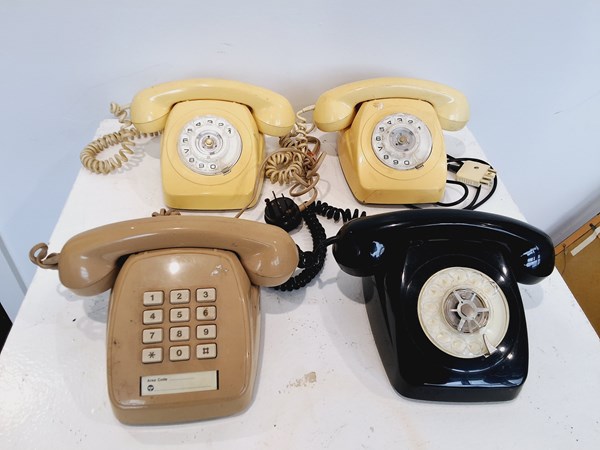 Lot 1323 - TELEPHONES