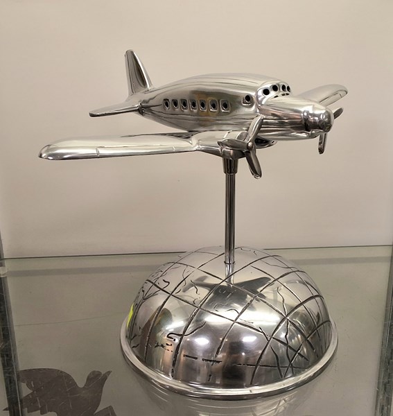 Lot 1383 - DESK STAND