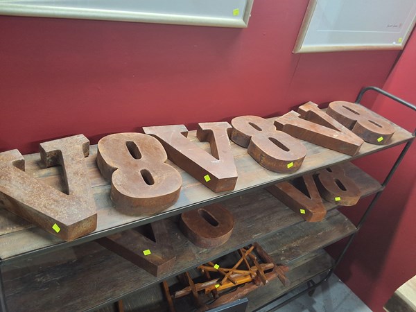 Lot 82 - METAL LETTERS