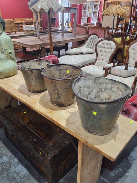Lot 152 - BUCKETS