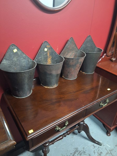 Lot 118 - WALL POCKETS