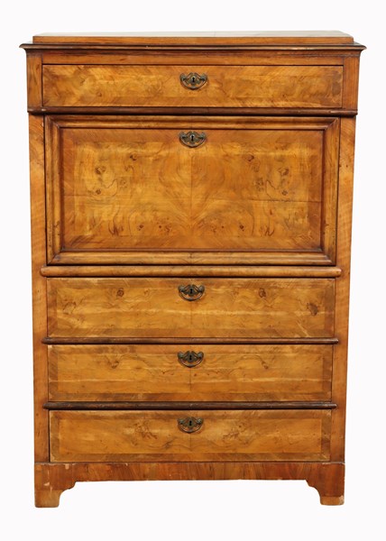 Lot 150 - WALNUT SECRETAIRE