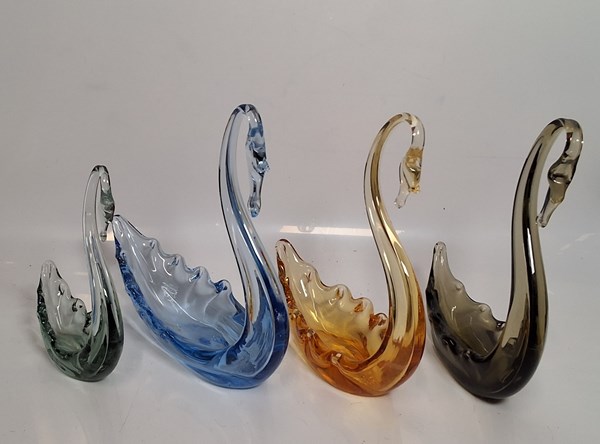 Lot 1224 - GLASS SWANS