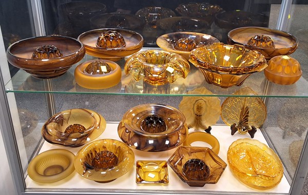 Lot 1287 - AMBER GLASS