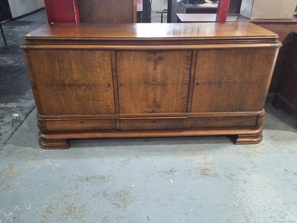 Lot 267 - SIDEBOARD