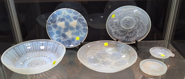 Lot 1280 - FRENCH OPAL GLASS