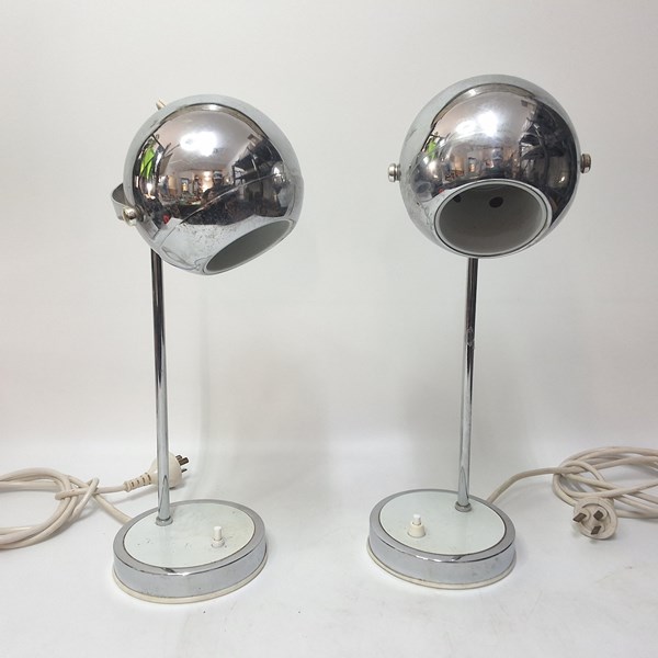 Lot 16 - TABLE LAMPS