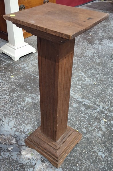 Lot 88 - PEDESTAL