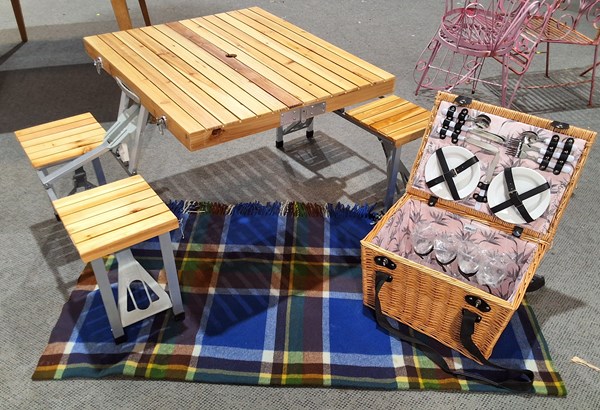 Lot 400 - READY TO GO PICNIC LOT