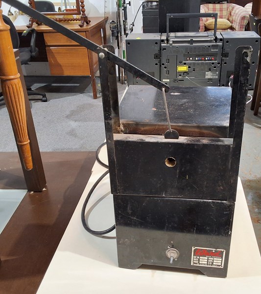 Lot 438 - ELECTRIC ENAMELLING KILN