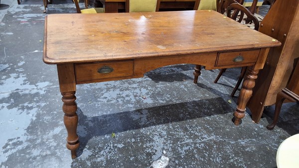Lot 506 - DESK