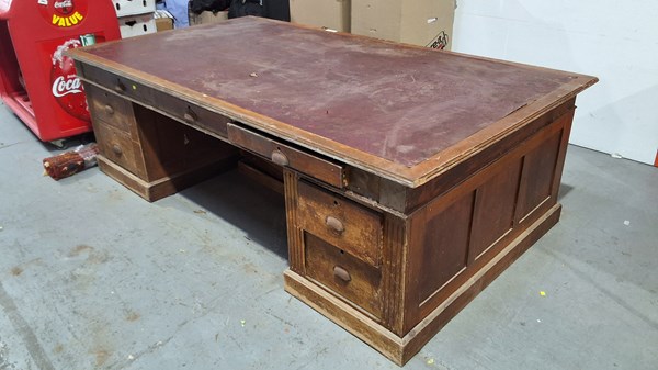 Lot 375 - PARTNERS DESK