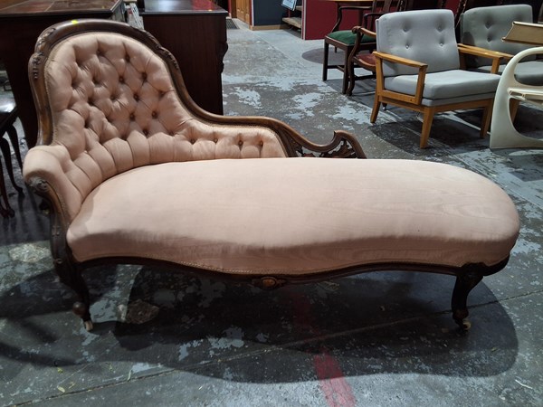 Lot 211 - CHAISE LONGUE