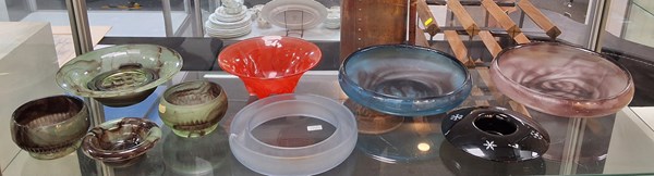 Lot 1433 - STUDIO GLASS