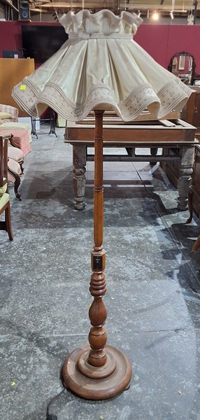 Lot 101 - STANDARD LAMP