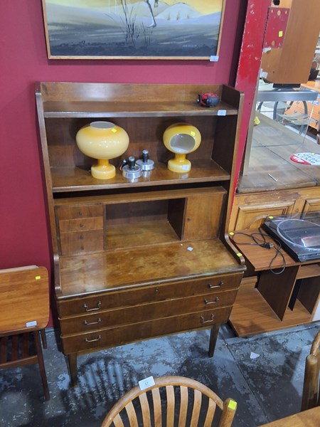 Lot 1 - DESK