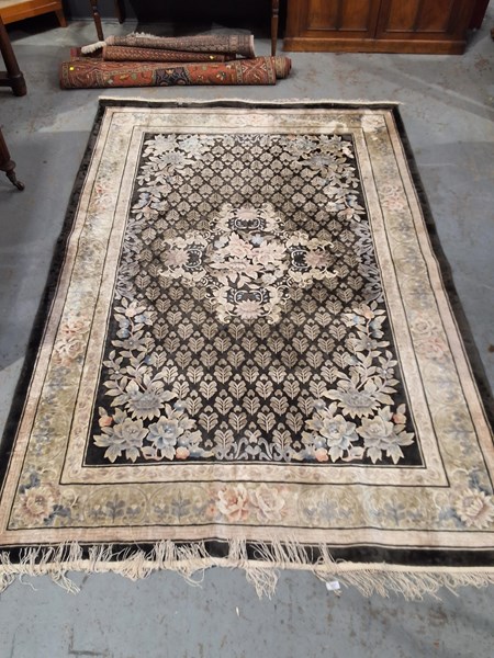 Lot 282 - RUG