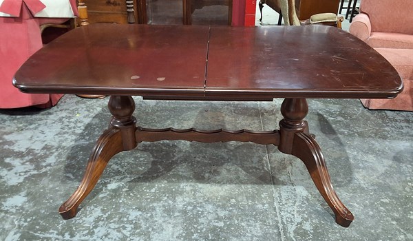 Lot 160 - DINING TABLE