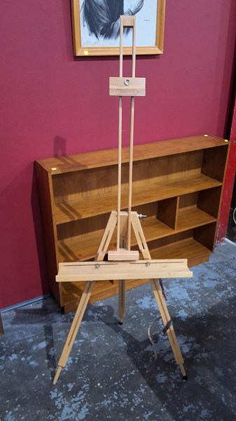 Lot 192 - ARTISTS EASEL